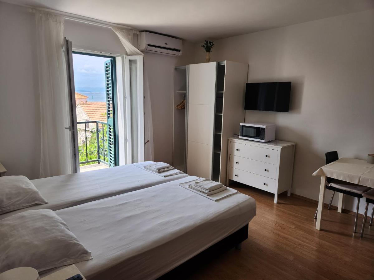 Apartmani Neva Supetar Εξωτερικό φωτογραφία