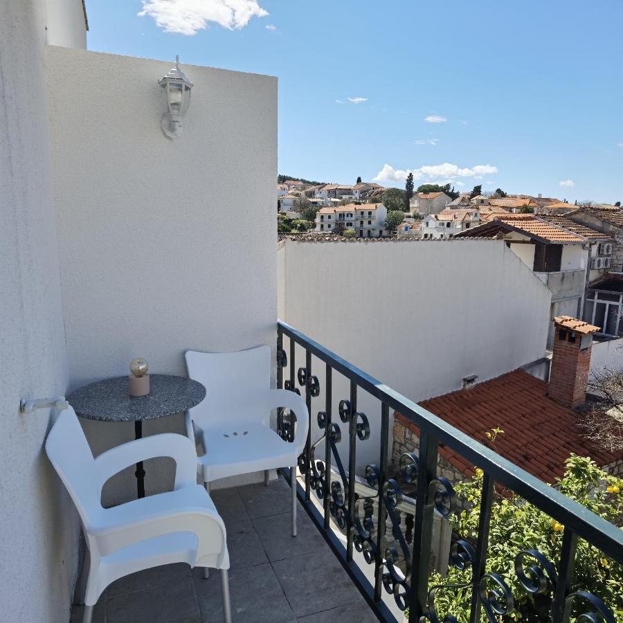 Apartmani Neva Supetar Εξωτερικό φωτογραφία