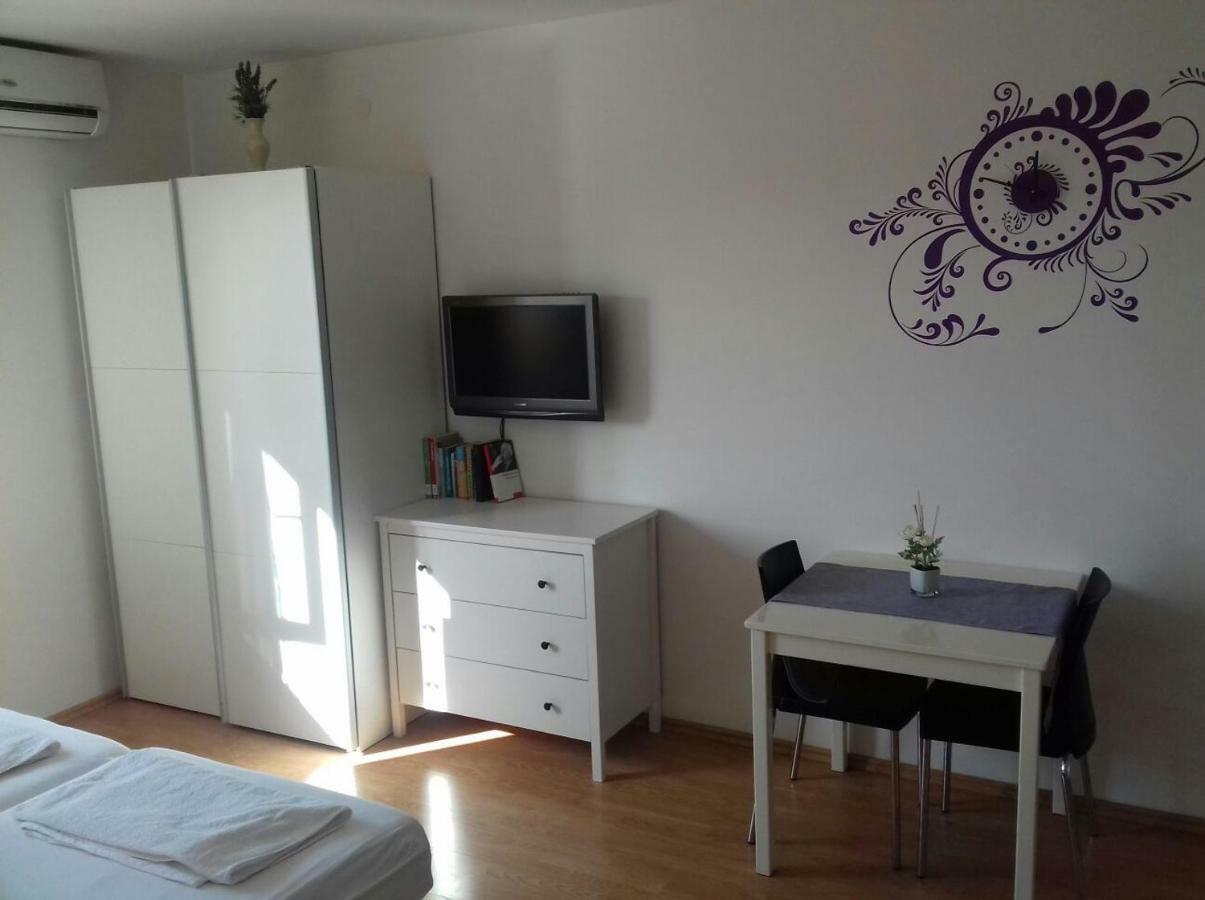 Apartmani Neva Supetar Εξωτερικό φωτογραφία
