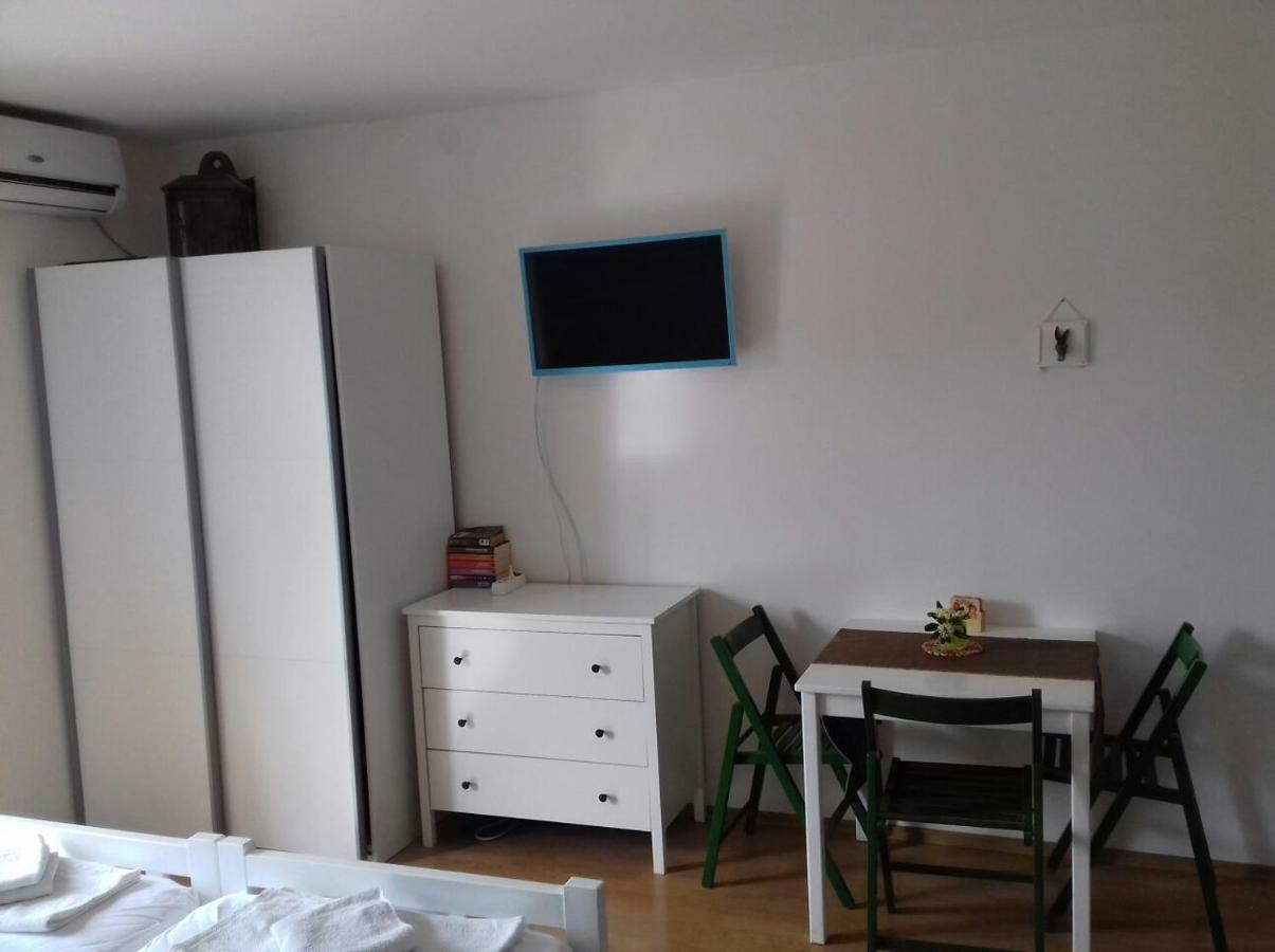 Apartmani Neva Supetar Εξωτερικό φωτογραφία