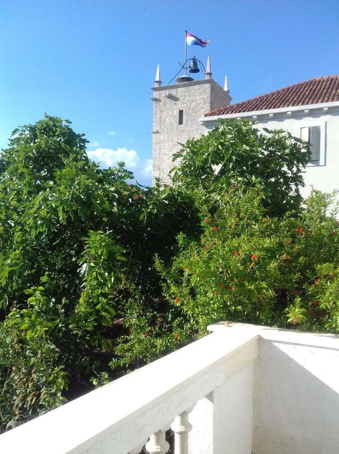 Apartmani Neva Supetar Εξωτερικό φωτογραφία